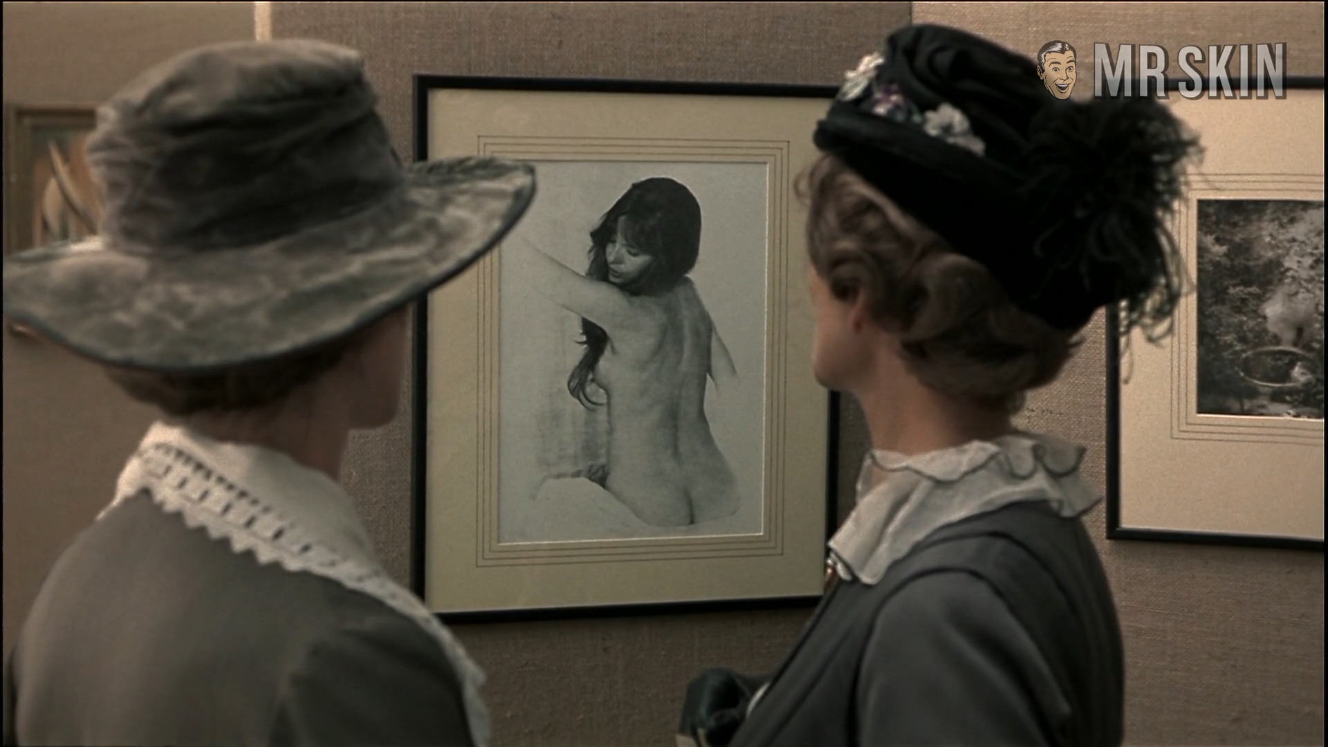 Diane Keaton Nude as Louise Bryant. Butt. 203804