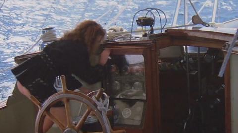 Hottest Nicole Kidman Scene in Dead Calm. Thong, breasts, butt. 172526