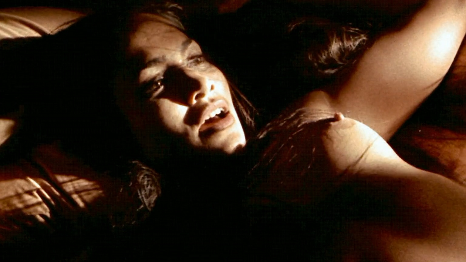 Jennifer Lopez in U Turn (1997) Left Breast Breasts Left Breast 175646