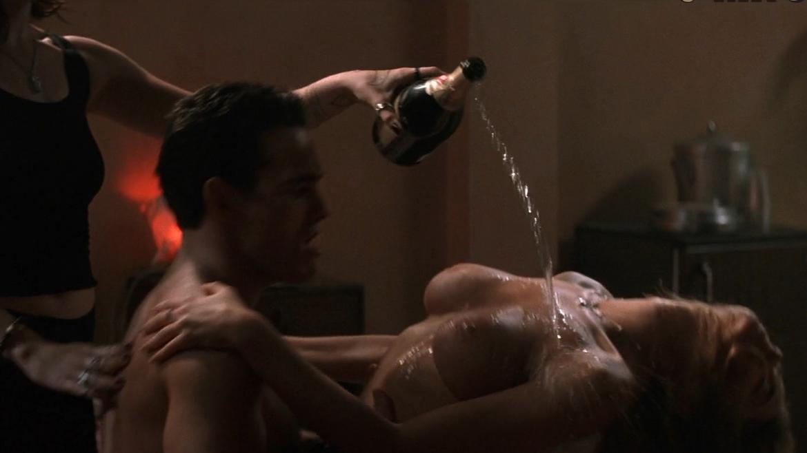 Neve Campbell, Denise Richards in Wild Things (1998) Lesbian Sexy Breasts Thong Underwear Bikini Breasts 174650
