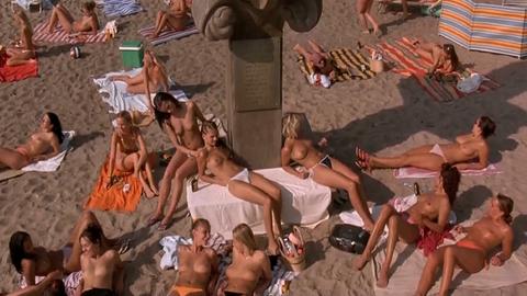 Edita Deveroux Nude as Nude Beach Lady. Breasts, lesbian. 190214