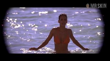Halle Berry in Die Another Day (2002) Bikini Bikini Sexy 209936