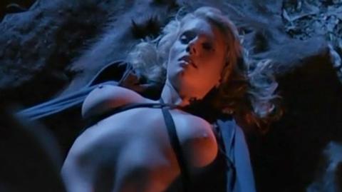 Lana Clarkson Nude as Kaira. Breasts, right nipslip, underwear. 188744