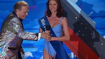 Shannon Elizabeth in Scary Movie (2000) Sexy Sexy 251852