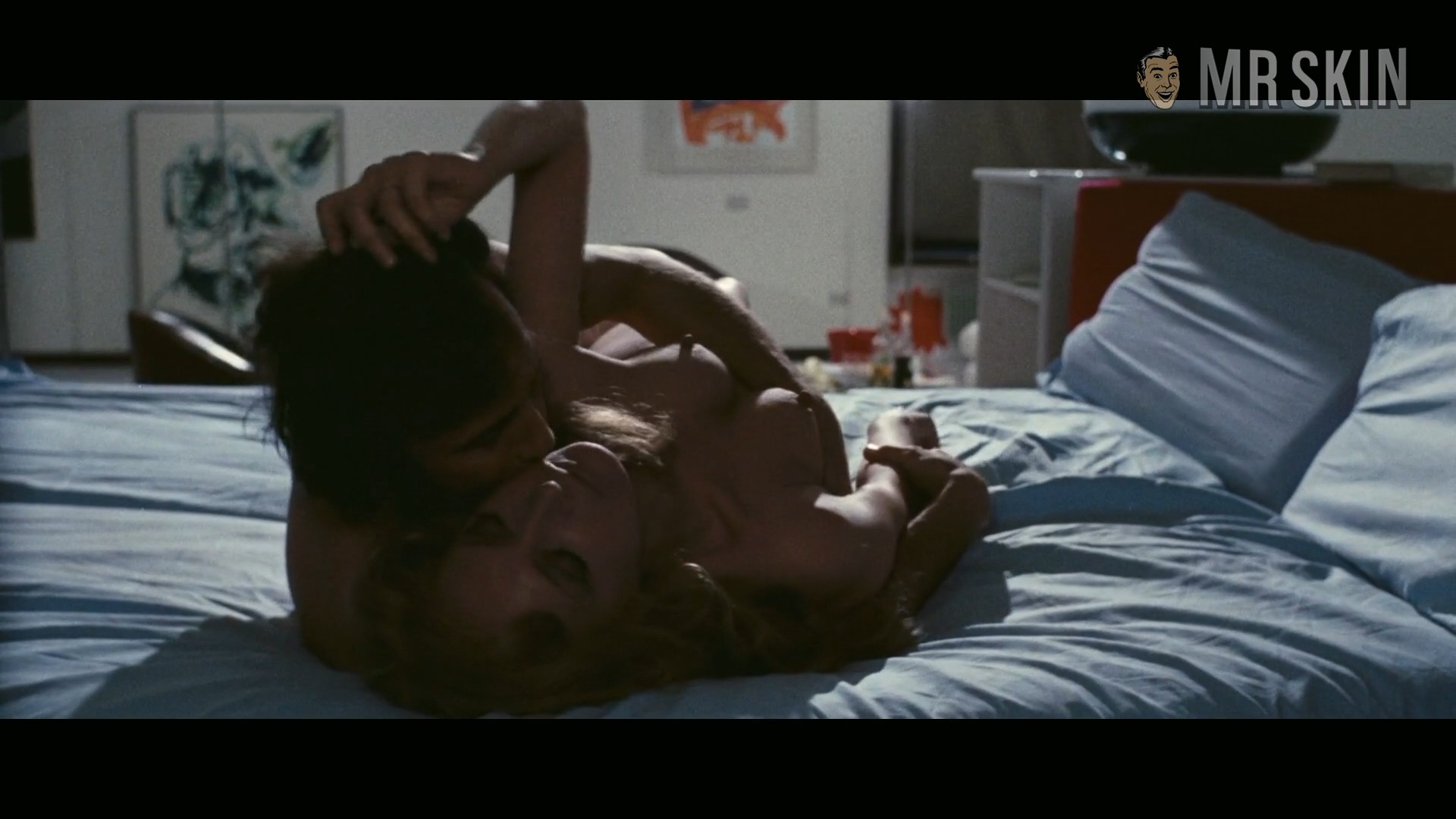 Gladys Cunningham from The Night Evelyn Came Out of the Grave Naked. Breasts, left breast, nipslip. 201503