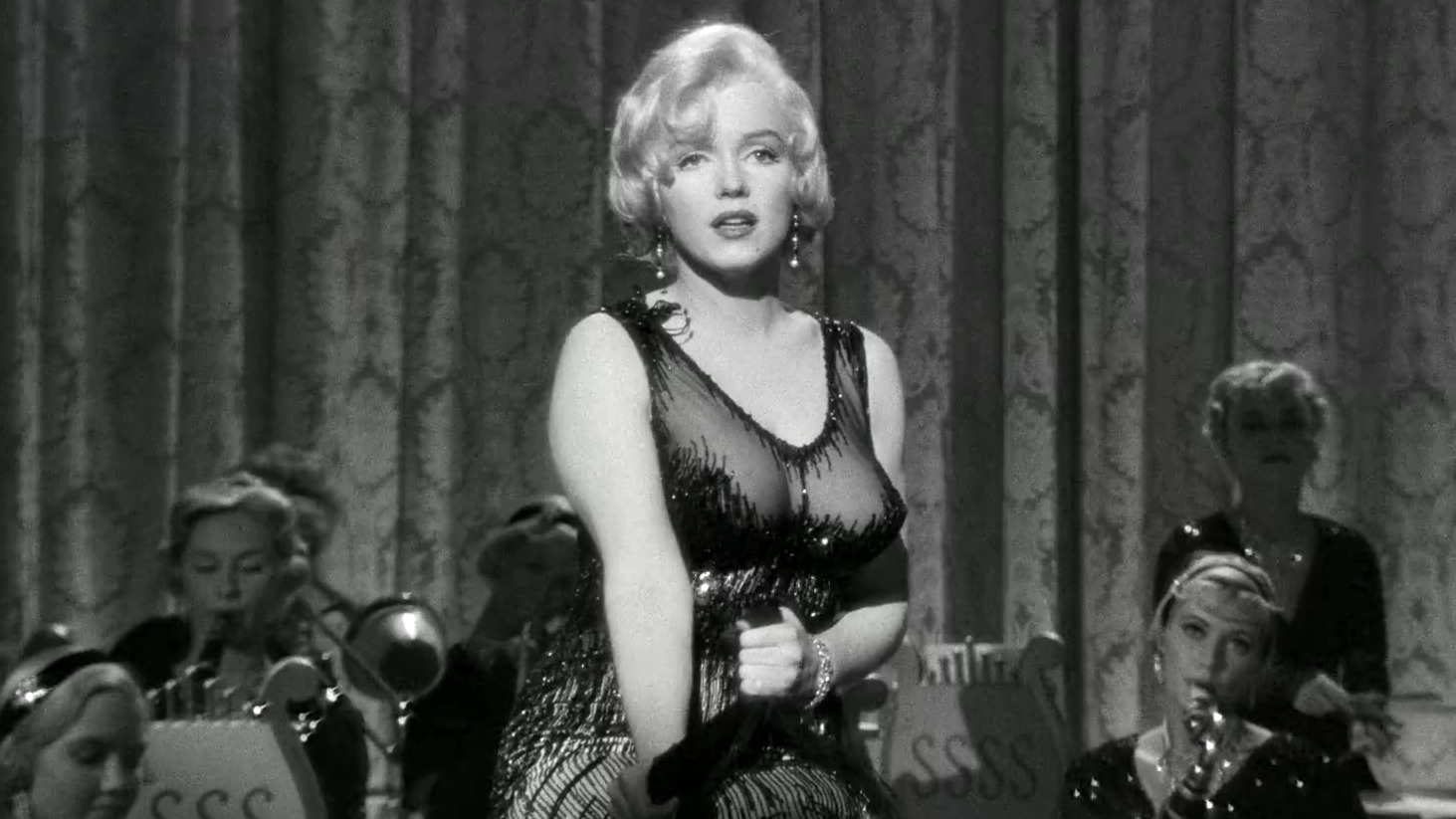 Some Like It Hot's Sexiest Scenes with Marilyn Monroe. Sexy. 193230
