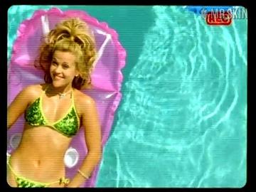 Reese Witherspoon in Legally Blonde (2001) Bikini Bikini Sexy 193016