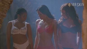 Kathleen Robertson, Anna Faris, Regina Hall in Scary Movie 2 (2001) Underwear Sexy Underwear 196423