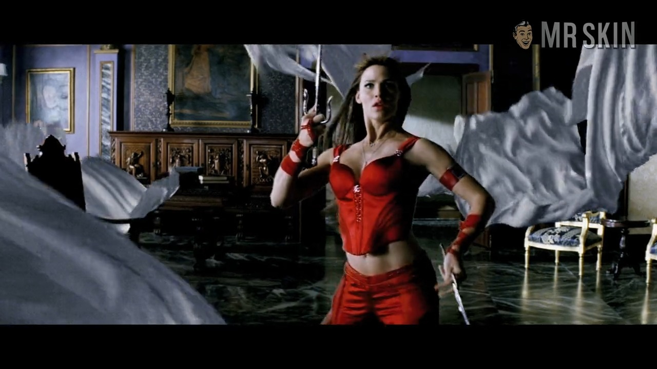 Hottest Jennifer Garner Scene in Elektra. Sexy, bikini, lesbian. 228404