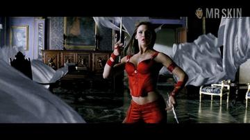 Jennifer Garner in Elektra (2005) Sexy Bikini Lesbian 228404