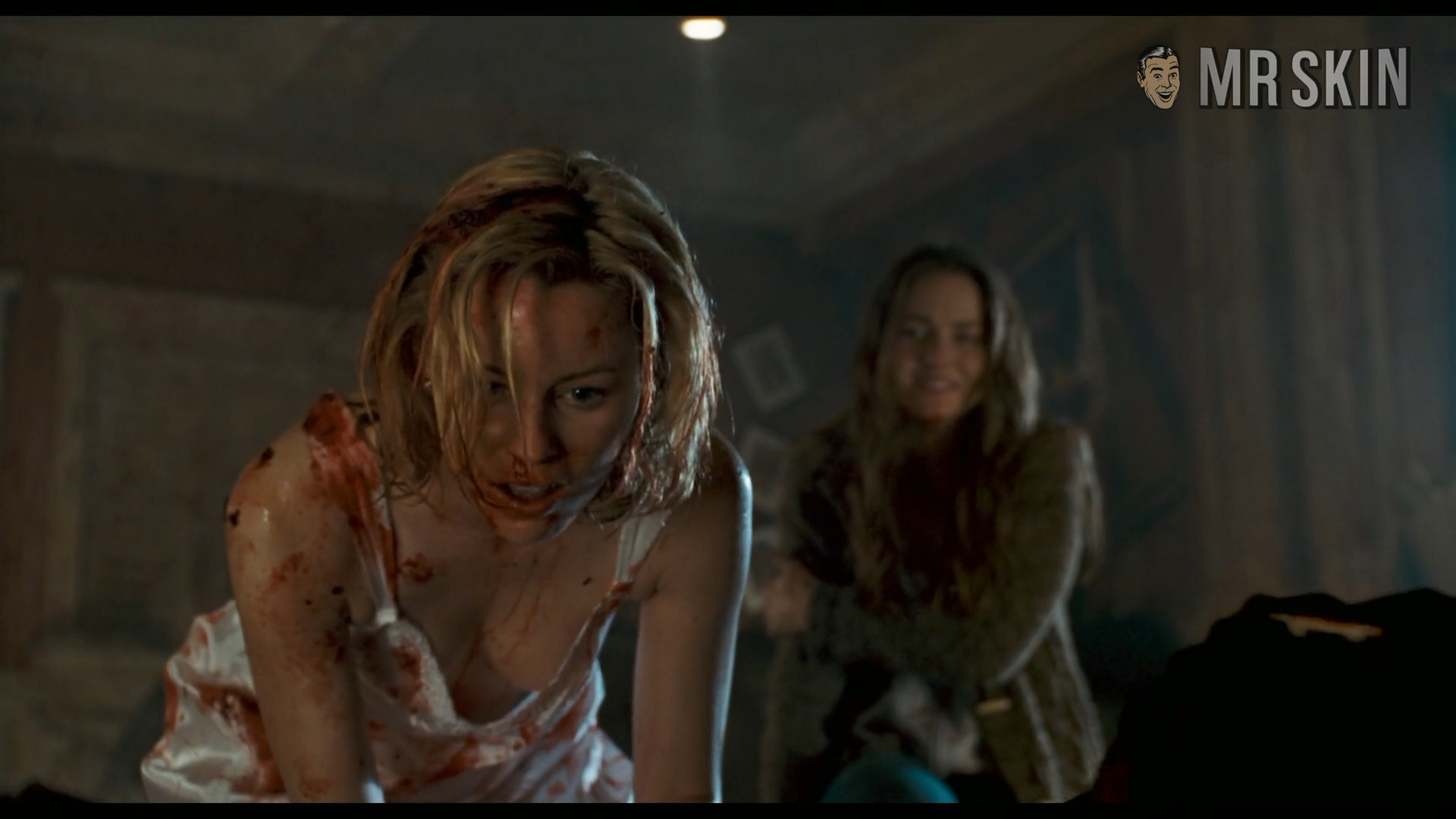 Elizabeth Banks in Slither (2006) Left Nipslip Sexy Breasts Left Nipslip 327431