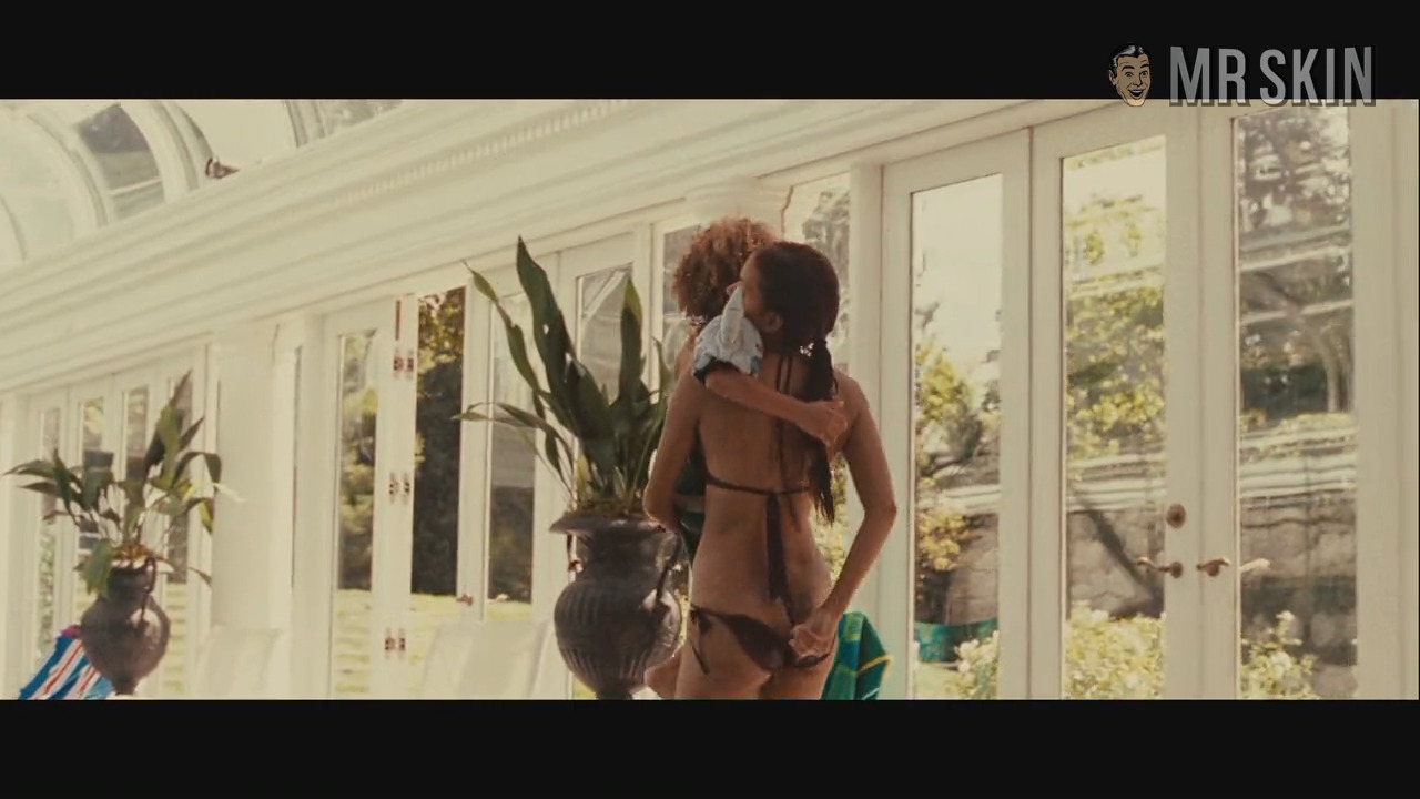 Halle Berry Nude in Things We Lost in the Fire. Butt, bikini, breasts. 209140