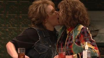 Kate McKinnon, Amy Schumer in Saturday Night Live (1975-2025) Lesbian Lesbian Sexy 267416