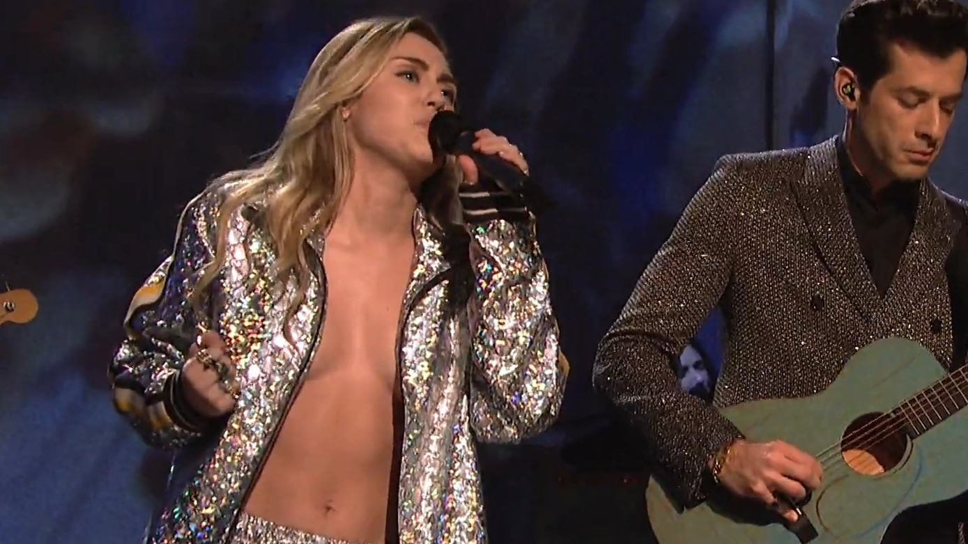 Sexiest Scenes of Self from Saturday Night Live. Sexy, breasts, left nipslip. 275561