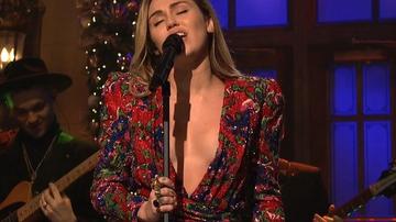 Miley Cyrus in Saturday Night Live (1975-2025) Sexy Breasts Left Nipslip 275564