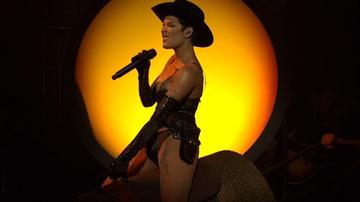 Halsey in Saturday Night Live (1975-2025) Sexy Sexy Underwear 299316