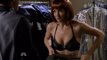 Yvonne Strahovski in Chuck (2007-2011) Underwear Bikini Sexy 222729