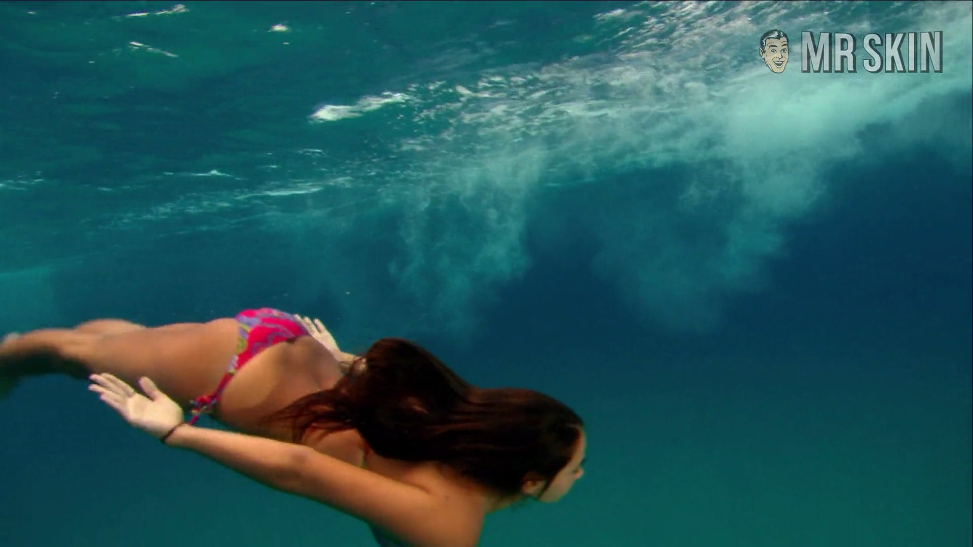 Laura Vandervoort, Michelle Vawer in Into the Blue 2: The Reef (2009) Bikini Sexy Bikini Butt 216438