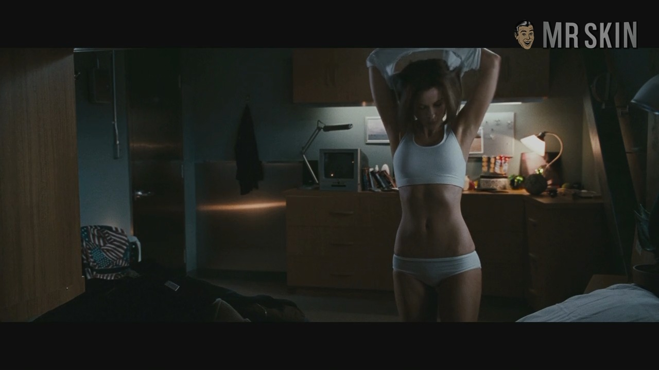 Kate Beckinsale in Whiteout (2009) Underwear Sexy Underwear 218041
