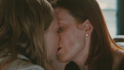 Hottest Julianne Moore Scene in Chloe. Sexy, breasts, butt. 218102
