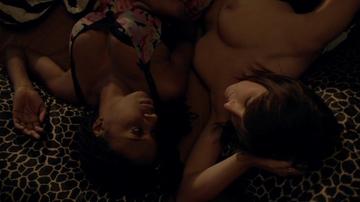 Shanola Hampton, Isidora Goreshter in Shameless (2011-2021) Lesbian Sexy Underwear Breasts Bikini Breasts 249602