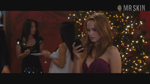 Natalie Portman Naked in No Strings Attached. Left Nipslip, breasts, butt. 225757