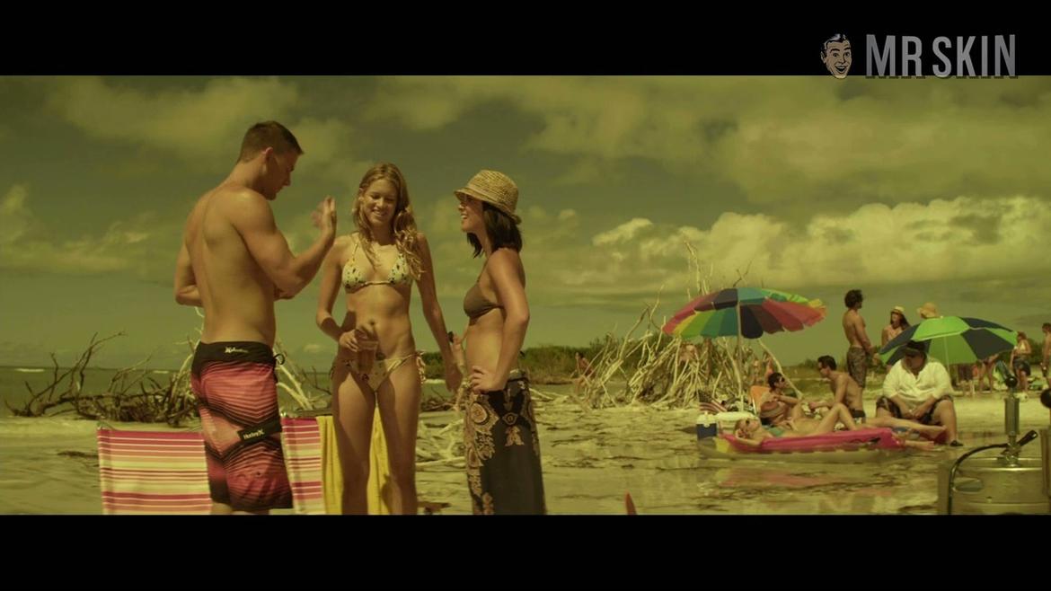 Olivia Munn, Cody Horn in Magic Mike (2012) Bikini Bikini Breasts 229849
