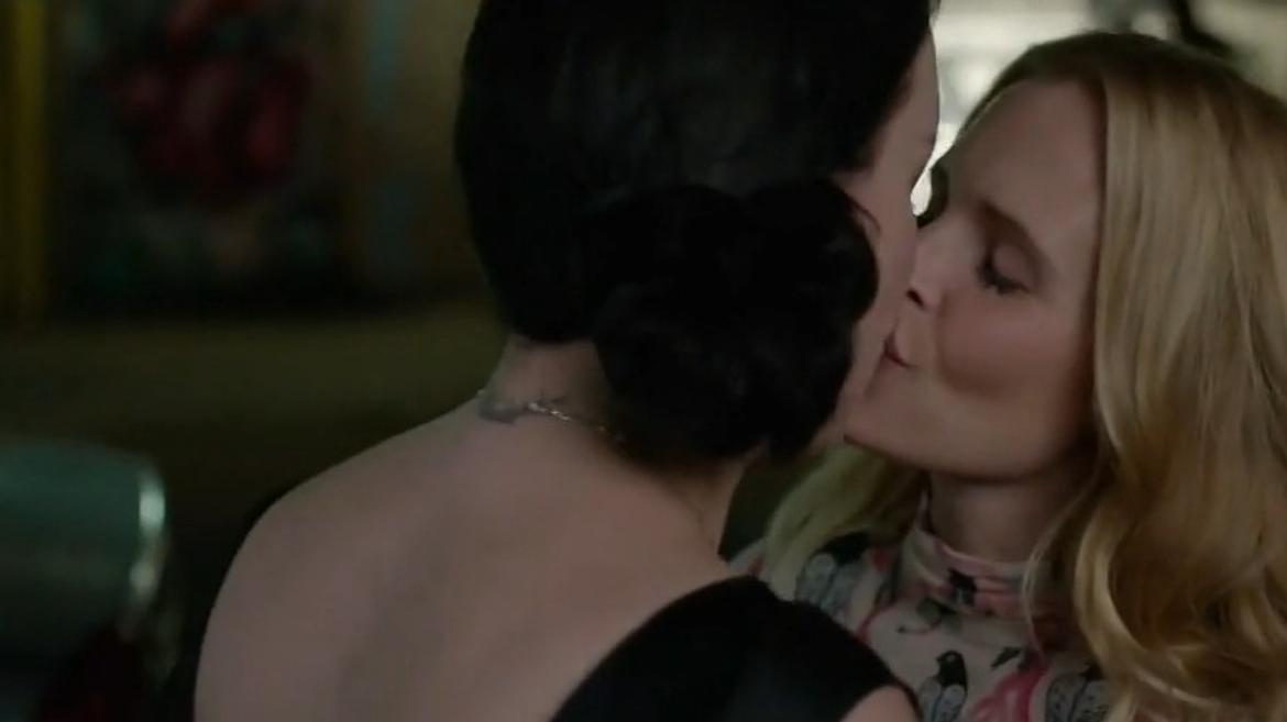 Debi Mazar, Sally Pressman in Younger (2015-2021) Lesbian Lesbian Sexy 254599