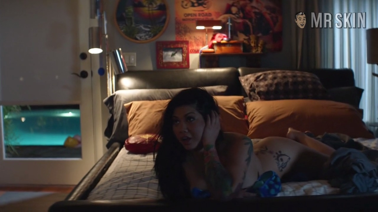 Hottest Suteara Vaughn Scene in Animal Kingdom. Sexy, bikini. 252098