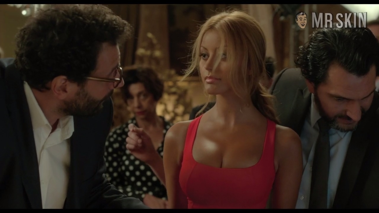 Sexiest Scenes of Femme En Detresse from Joséphine s'arrondit. Sexy. 251309