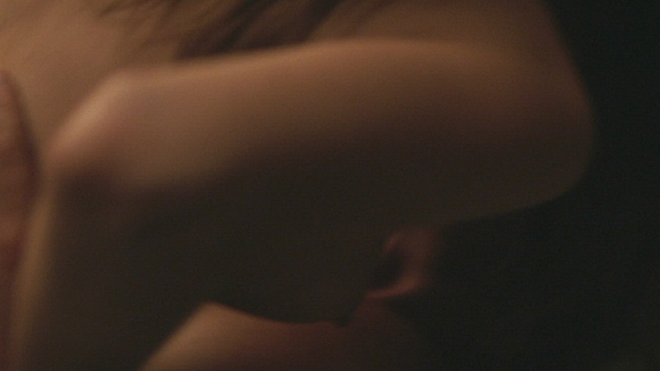 Blake Lively Nude as Gina. Sexy, Right Breast, breasts, butt. 253340