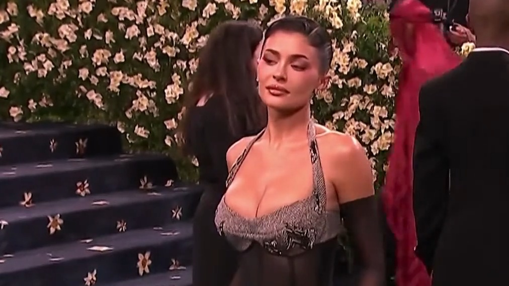 Sexiest Kylie Jenner Scene in E! Live From the Red Carpet. Sexy. 353221