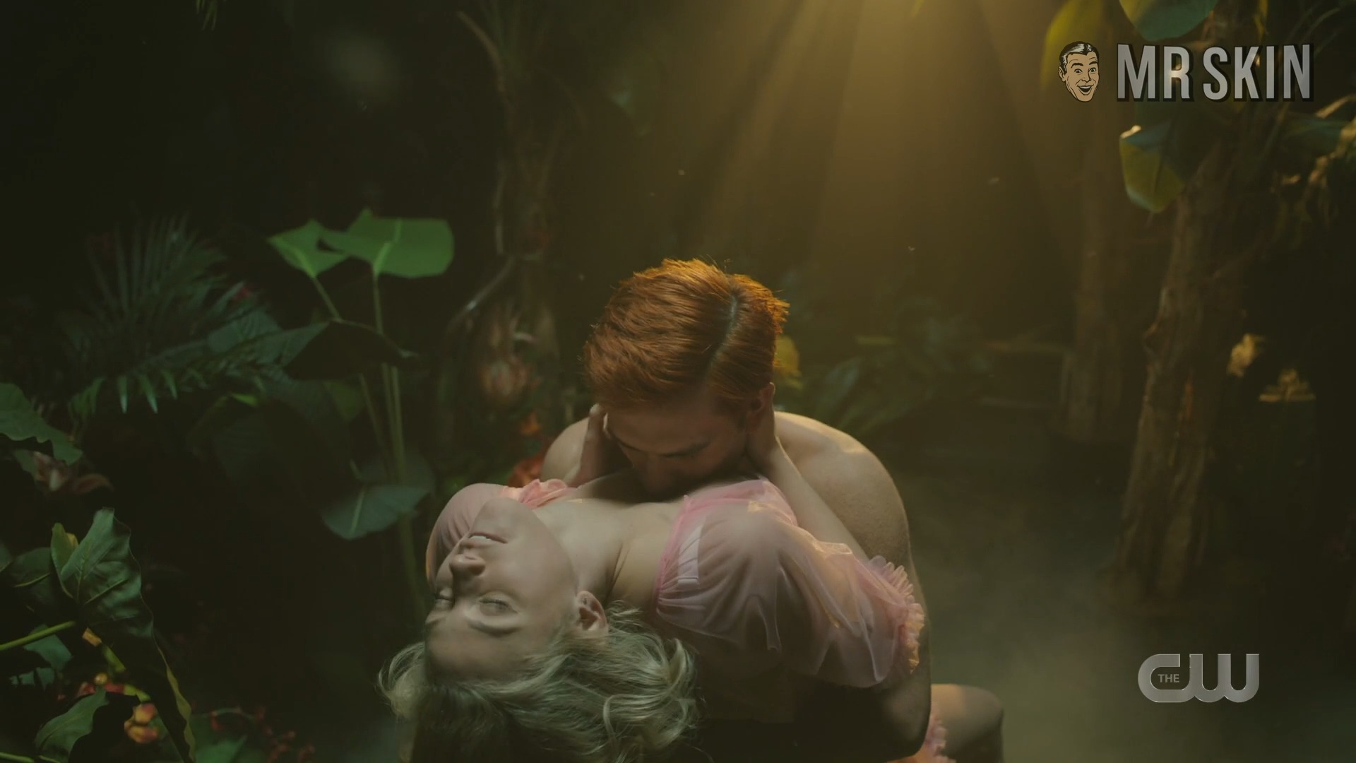 Lili Reinhart, Madelaine Petsch, Vanessa Morgan in Riverdale (2017-2023) Underwear Lesbian Sexy Bikini Lesbian 343743