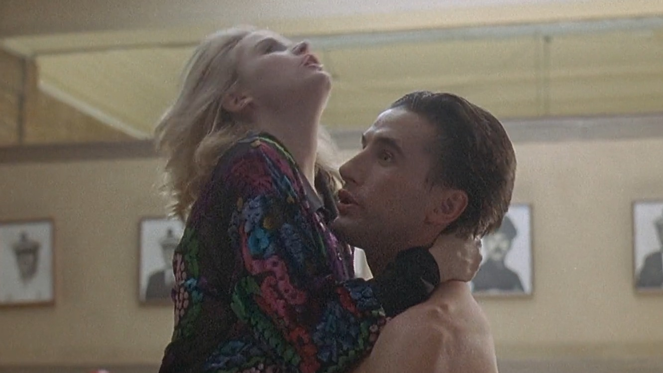 Jennifer Jason Leigh in Backdraft (1991) Sexy Breasts Sexy 346114