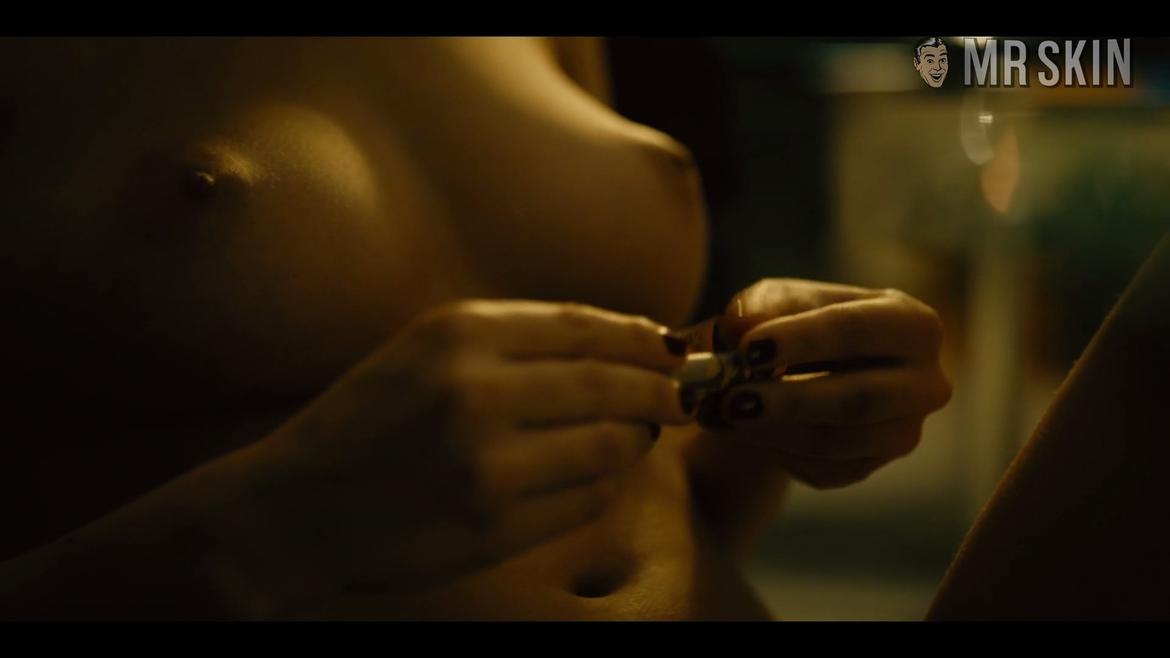 Mathilde Irrmann in Bad Banks (2018) Breasts Breasts Butt 265905