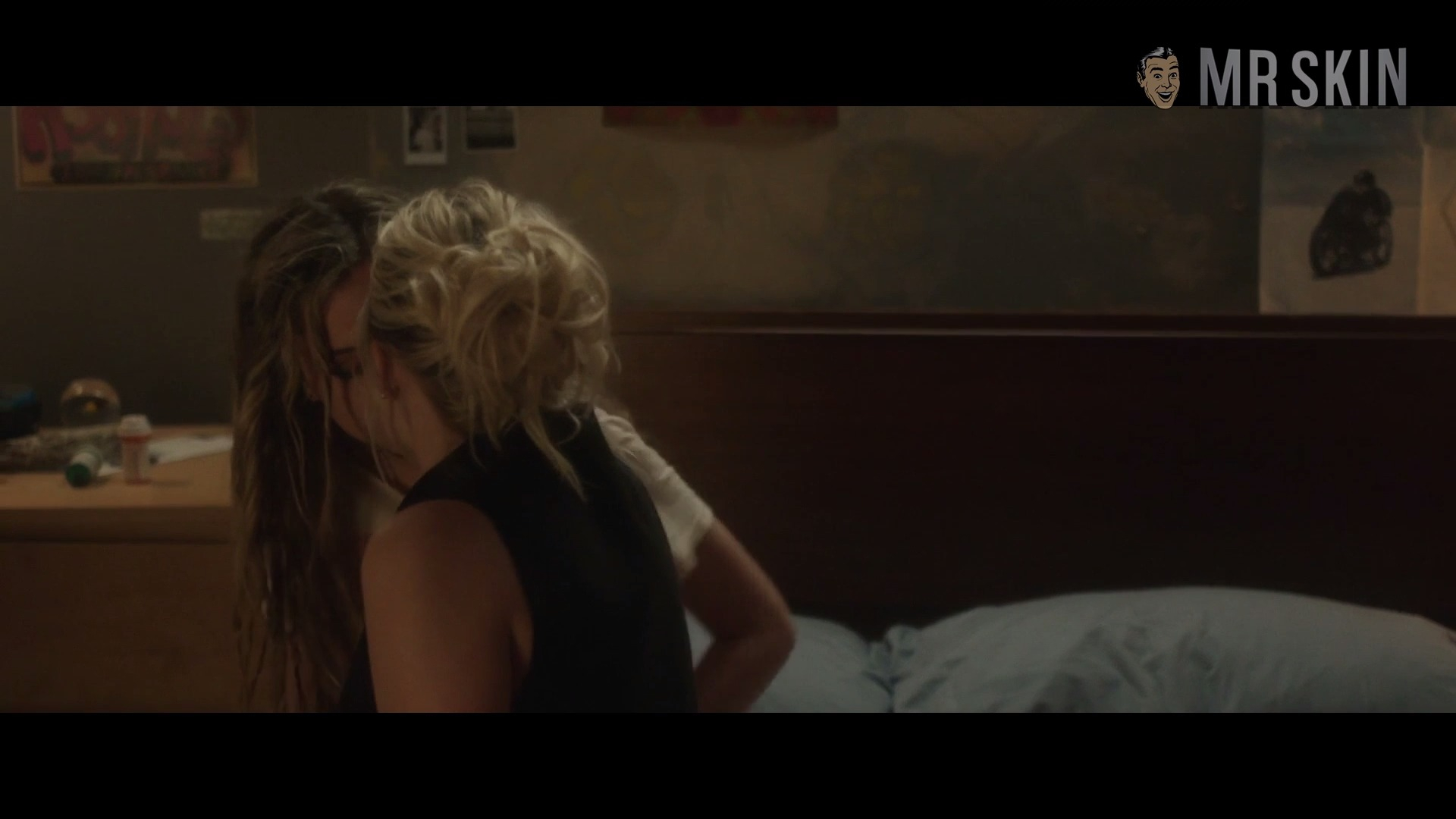 Hottest Maika Monroe Scene in After Everything. Lesbian, Underwear, sexy. 266372