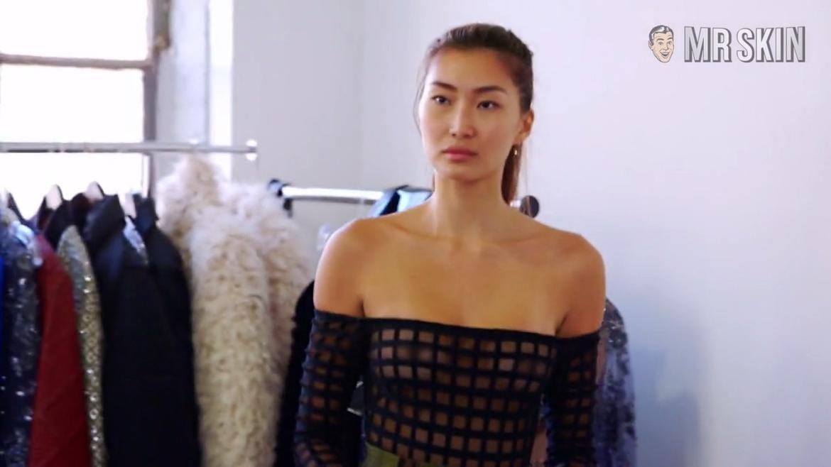 Ping Hue in Model Squad (2018) Nipslip Sexy Breasts Nipslip 270973