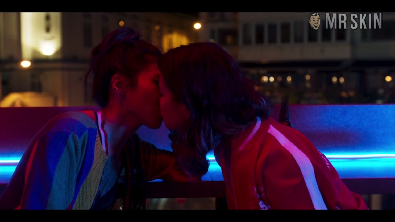 Katie Leung, Kae Alexander in Strangers (2018) Lesbian Lesbian Sexy 271314