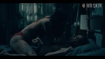 Levy Tran, Kate Siegel in The Haunting of Hill House (2018) Lesbian Underwear Sexy Breasts Left Breast 271860