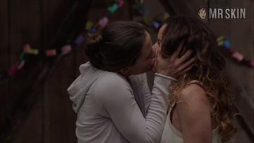 Juliette Lewis, Jennifer Garner in Camping (2018) Lesbian Bikini Breasts 273971