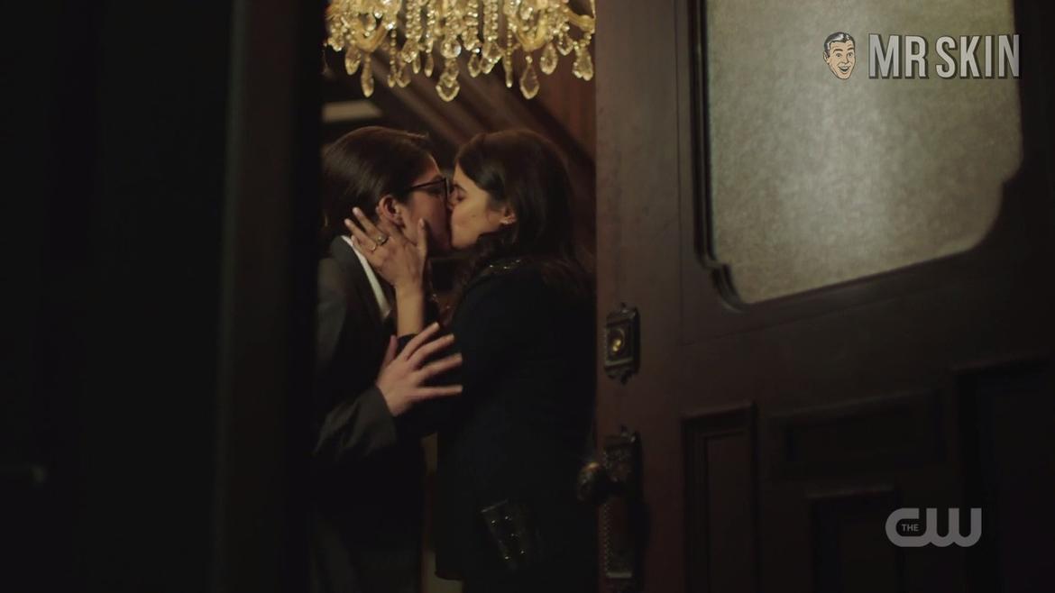 Melonie Diaz, Ellen Tamaki in Charmed (2018-2020) Lesbian Lesbian Sexy 271925