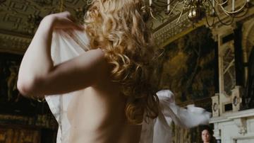 Emma Stone in The Favourite (2018) Sexy Breasts Left Breast 278760