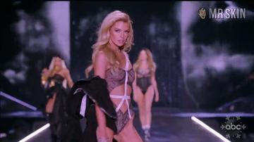 Behati Prinsloo, Stella Maxwell, Georgia Fowler in The Victoria's Secret Fashion Show 2018 (2018) Sexy Underwear Sexy Underwear 274568