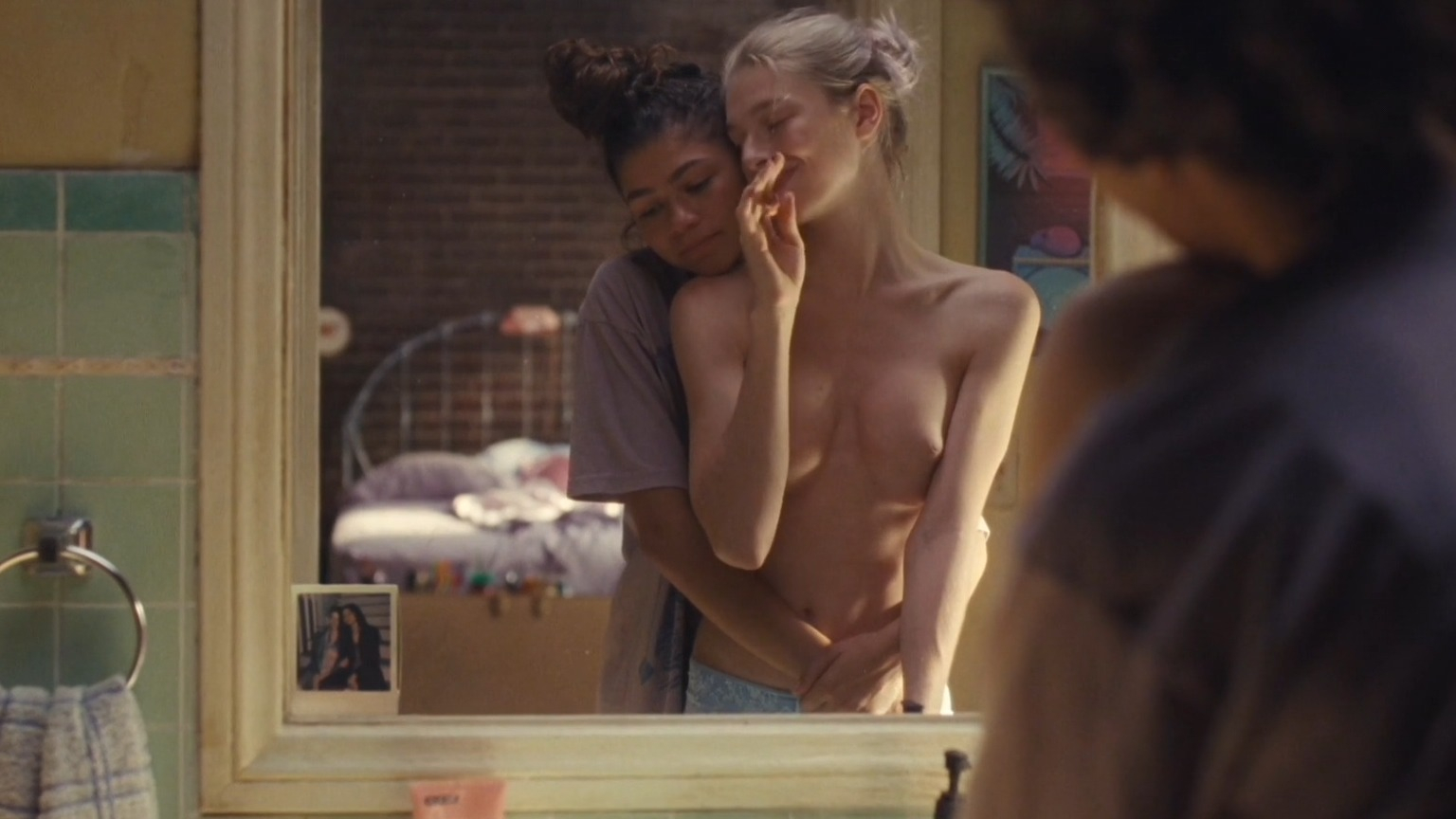 Hunter Schafer Nude as Jules Vaughn. Lesbian, Sexy, Breasts, Underwear, right breast, thong. 315392