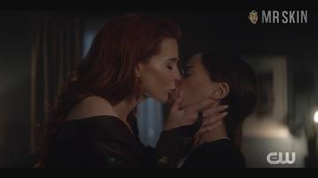 Bridget Regan, Victoria Cartagena in Batwoman (2019-2022) Lesbian Sexy Lesbian Sexy 333900