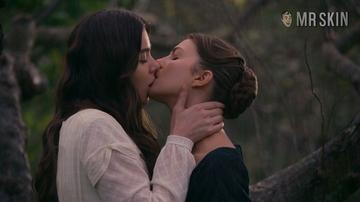 Ella Hunt, Hailee Steinfeld in Dickinson (2019-2021) Lesbian Lesbian Sexy 294786