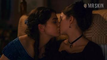 Ella Hunt, Hailee Steinfeld in Dickinson (2019-2021) Lesbian Lesbian Sexy 294807