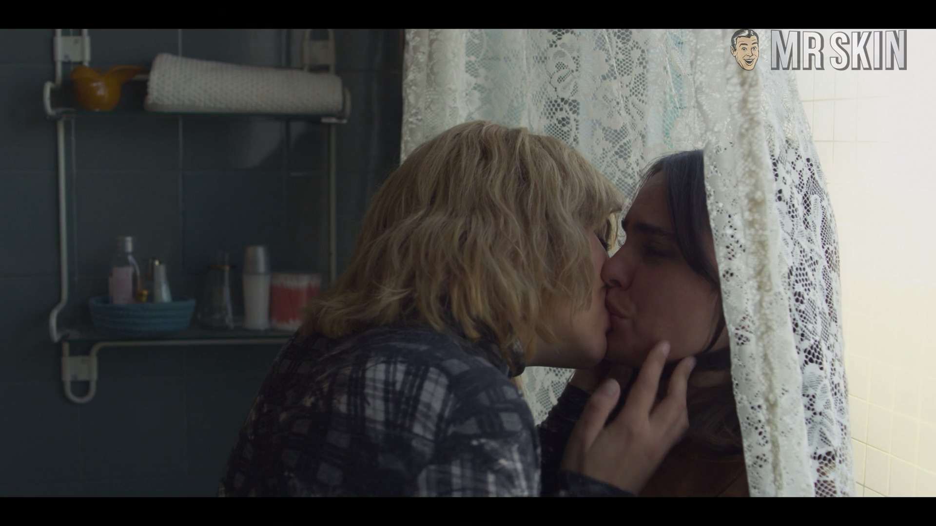 Nausicaa Bonnín, Verónica Echegui in Three Days of Christmas (2019) Lesbian Lesbian 296937