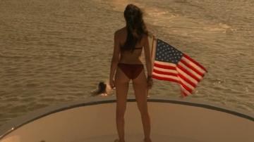 Madison Bailey, Madelyn Cline in Outer Banks (2020-2024) Bikini Bikini Sexy 303582