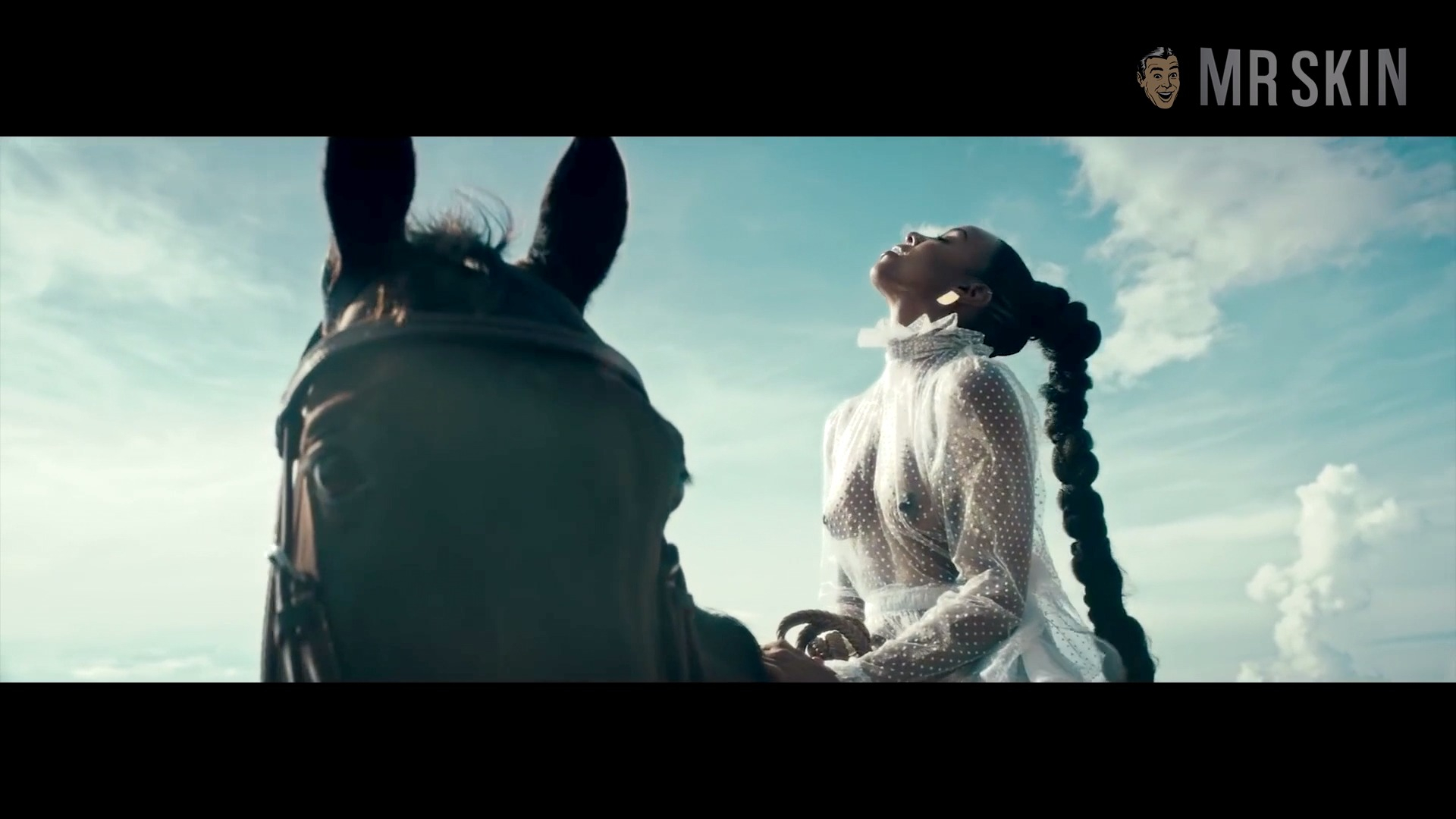 Kelly Rowland in Coffee (2020) Sexy Breasts Breasts Sexy 304383